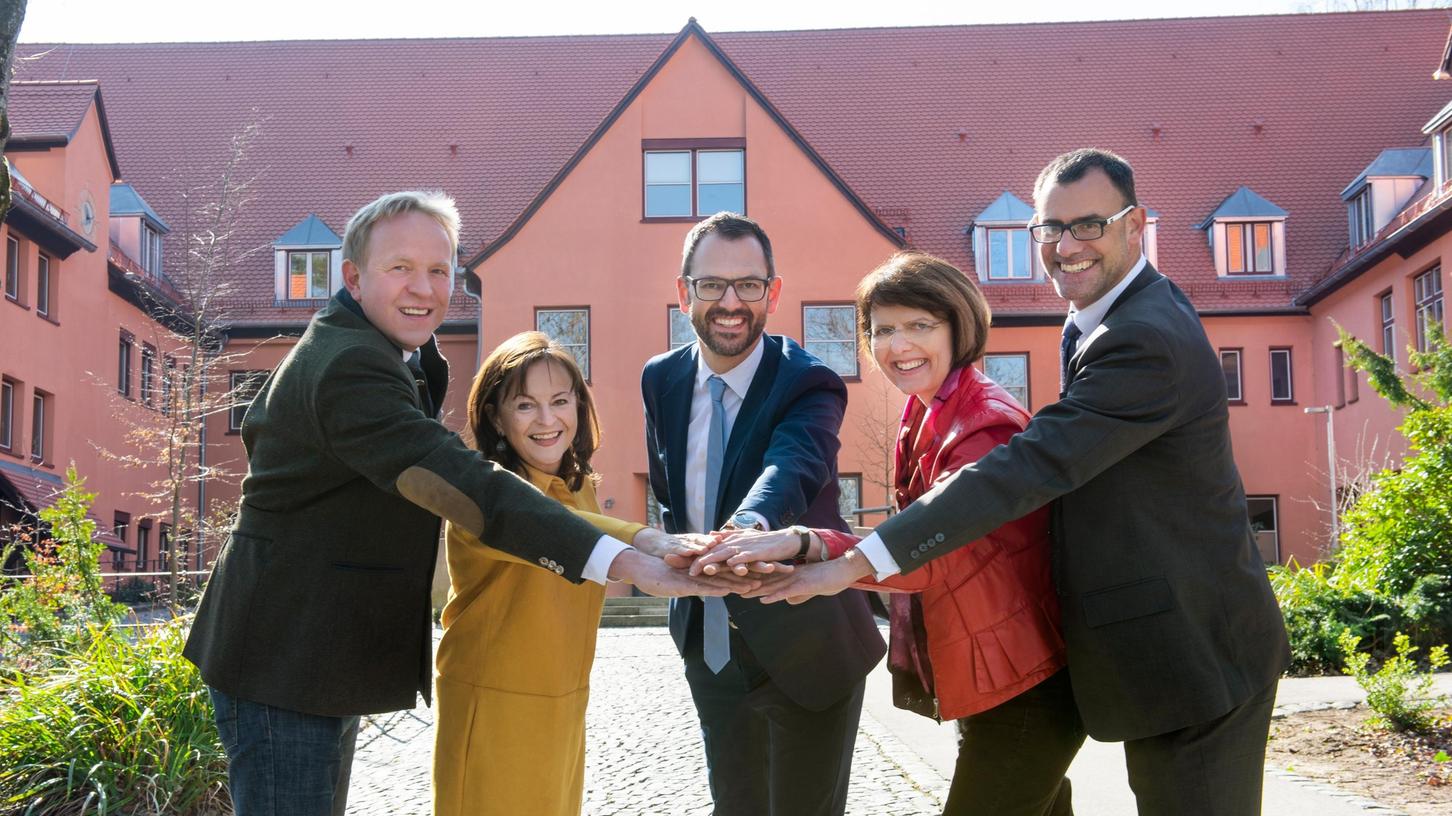 CSU-Landratskandidat Jochen Münch (Mitte) mit MdL Volker Bauer, MdEP Marlene Morter, Bezirksrätin Cornelia Griesbeck und MdB Ralph Edelhäußer (von links).  