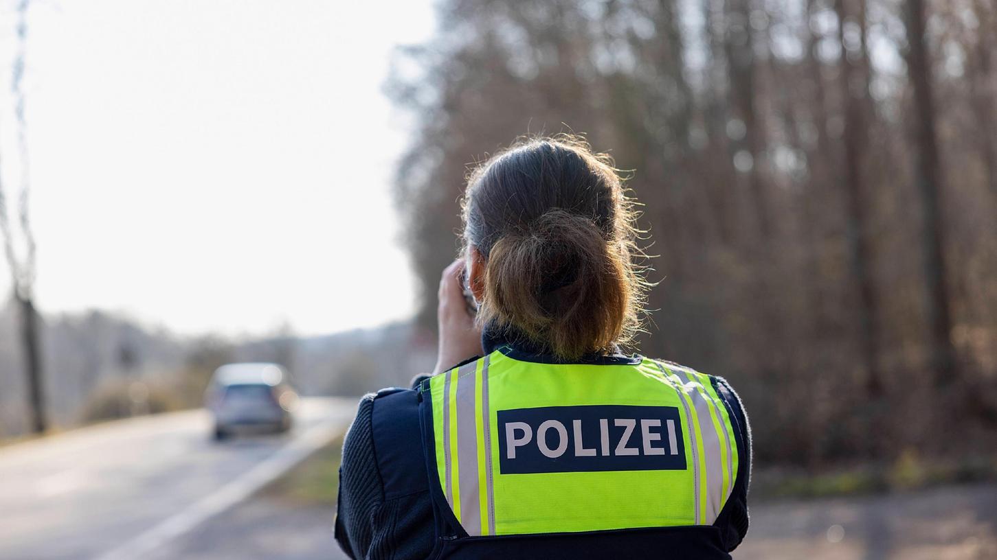 Am Freitag hat es in Nürnberg und Fürth ordentlich geblitzt. Das Donnerwetter kommt für die Raser noch. Am Freitag hat es in Nürnberg und Fürth ordentlich geblitzt. Das Donnerwetter kommt für die Raser noch.