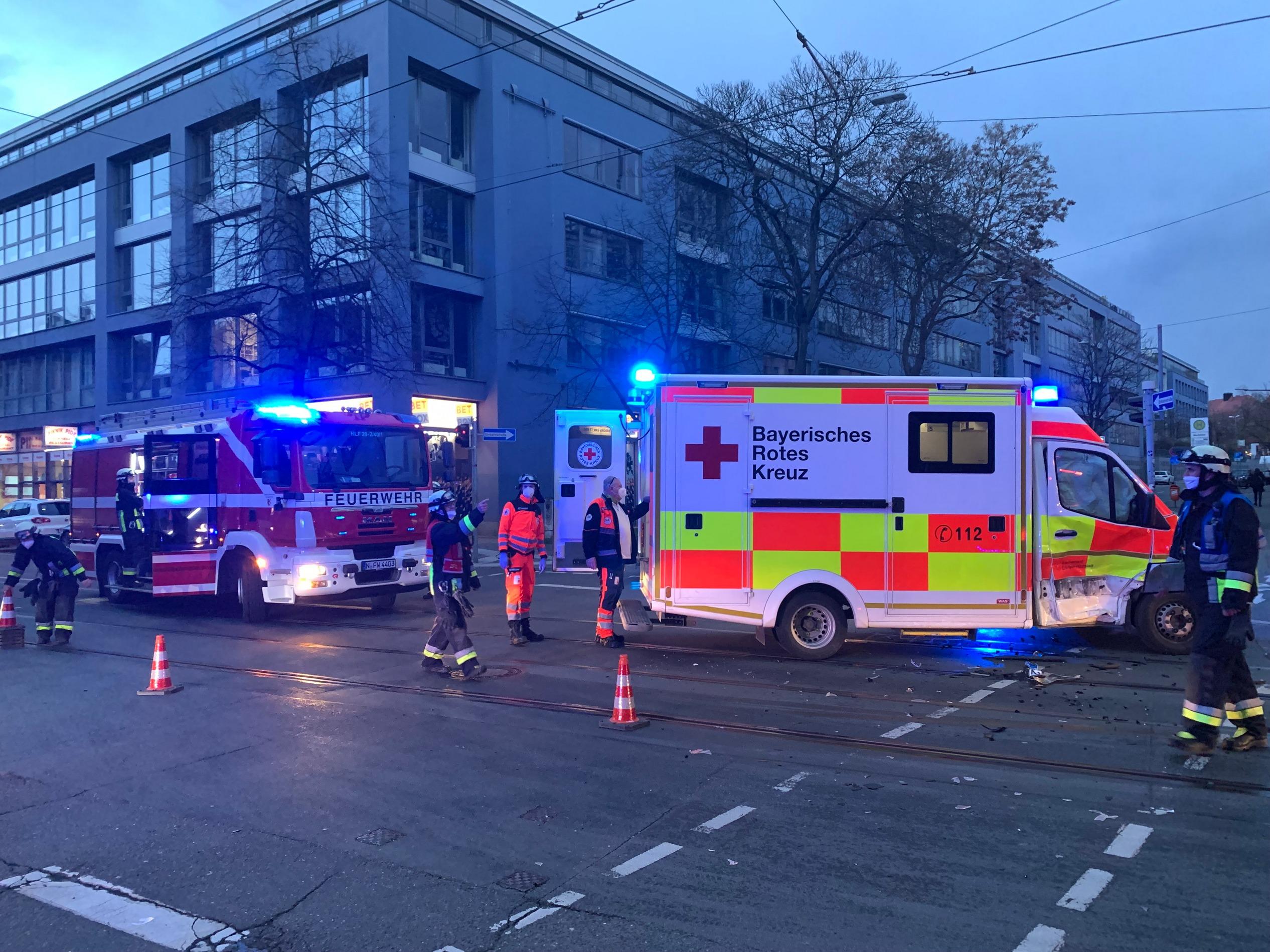 Polizeibericht Nürnberg: Mehrere Verletzte Nach Unfall Mit ...