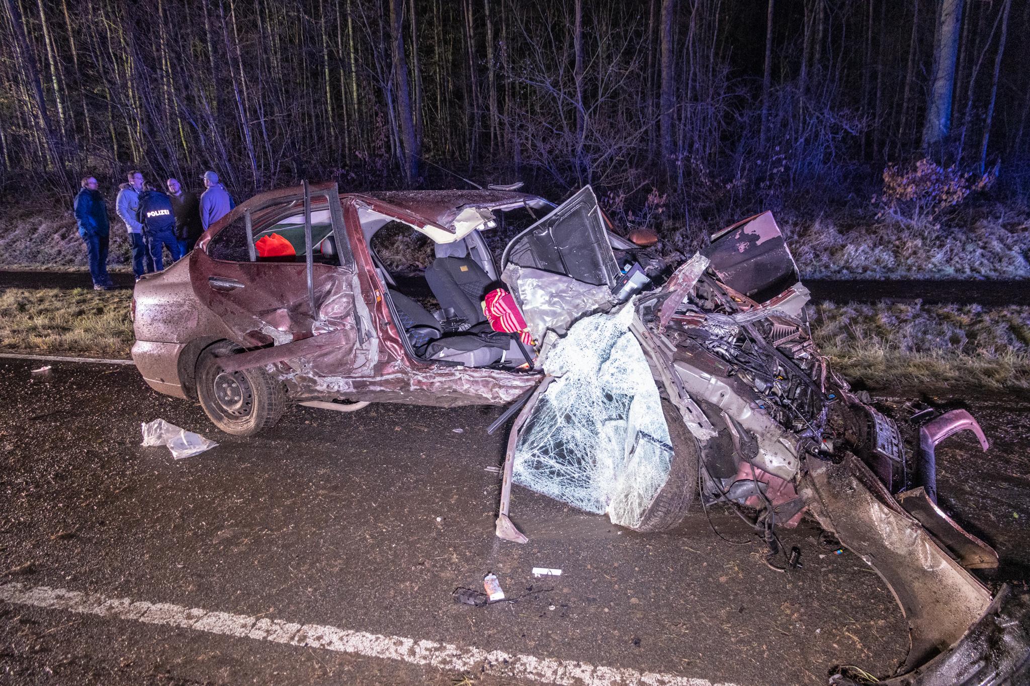 Auto Kracht In Leitplanke: Schwerer Unfall Im Landkreis Bamberg