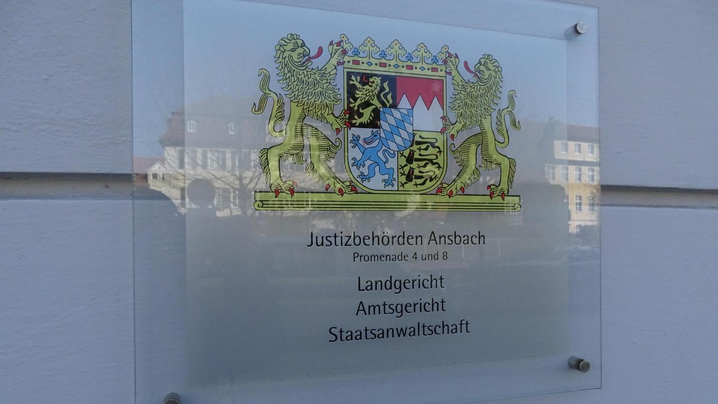 Das Landgericht Ansbach hat den 70-Jährigen zu drei Jahren Haft verurteilt.
Das Landgericht Ansbach hat den 70-Jährigen zu drei Jahren Haft verurteilt.