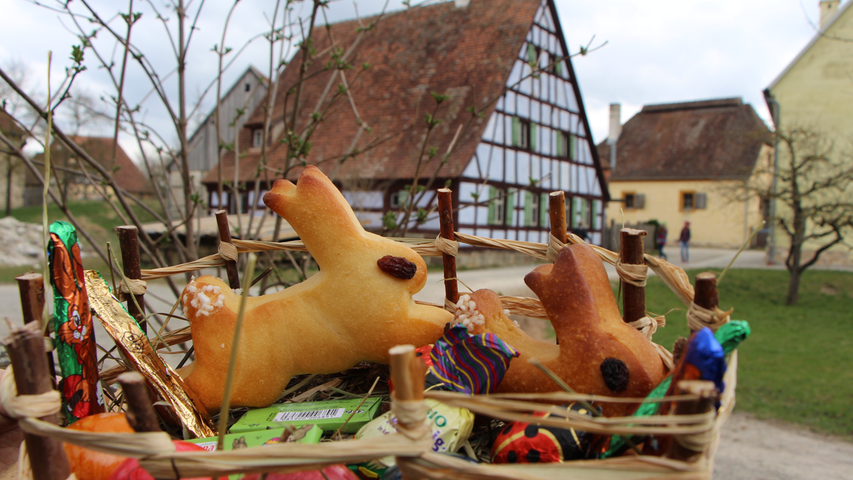 Das Freilandmuseum Bad Windsheim ist kürzlich in seine 40. Saison gestartet. Rund um Ostern hat das Haus verschiedene Sonder- und Mitmachaktionen für Kinder und Familien im Programm. Es finden Führungen statt. Außerdem werden Eier bepinselt und versteckt. Alle Infos gibt's hier . 