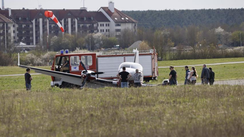 Laut einem Feuerwehrsprecher wollte der Pilot in Herzogenaurach einen Zwischenstopp machen. 