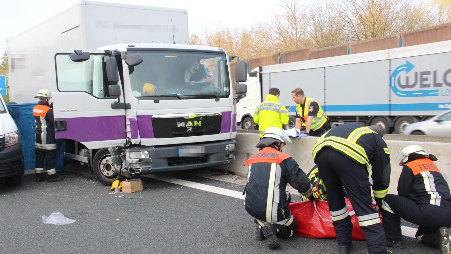 Auf der A9 bei Schnaittach: Ersthelfer müssen kranken Lastwagenfahrer reanimieren