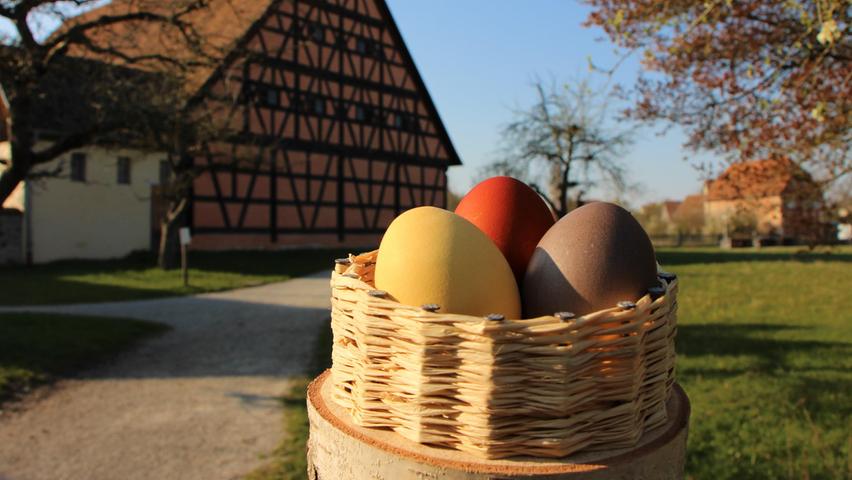 Das Suchen von bunten Eiern auf dem Museumsgelände ist vor allem bei Kindern beliebt.