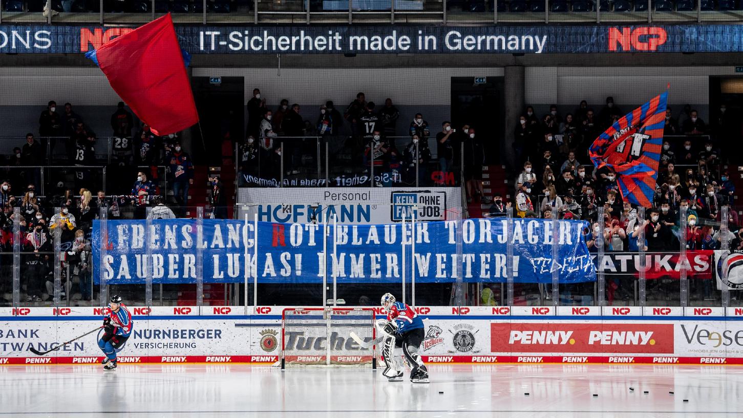 Lebenslang rot-blauer Torjäger? Zumindest sein erstes DEL-Tor hat Lukas Ribarik schon einmal in den richtigen Farben geschossen. Lebenslang rot-blauer Torjäger? Zumindest sein erstes DEL-Tor hat Lukas Ribarik schon einmal in den richtigen Farben geschossen.