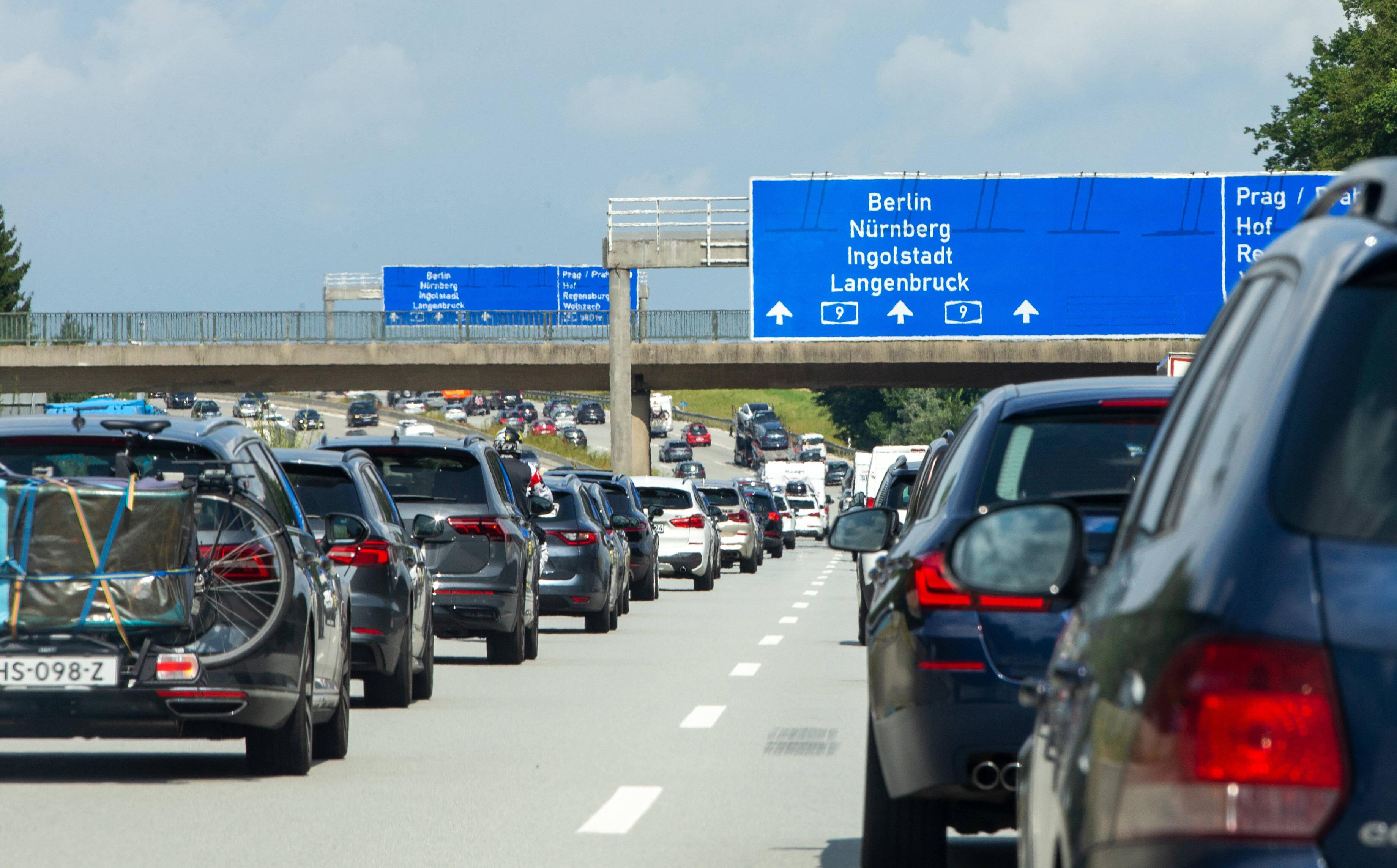 Reisewelle Zu Ostern: Darf Ich Im Stau Aus Dem Auto Aussteigen?