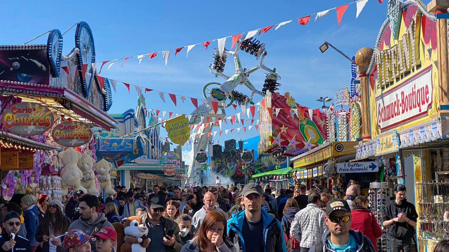 Ein beliebtes Festzelt am Nürnberger Volksfest schließt nach über 60 Jahren. Ein beliebtes Festzelt am Nürnberger Volksfest schließt nach über 60 Jahren.