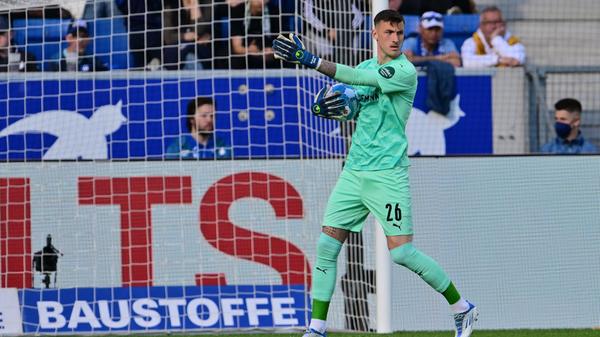 Spielte in der ersten Hälfte einen Ball unbedrängt ins Aus, leistete sich sonst aber nicht mal den kleinsten Fehler und hielt, was zu halten war. Verpasste in einigen Momenten den schnellen Abschlag, um für offensive Gefahr zu sorgen. Dennoch: Souveräner Auftritt.