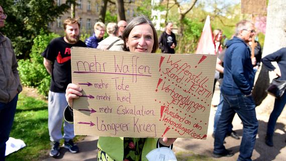 Teilnehmer des Fürther Ostermarsches fordern Ende der Waffengewalt