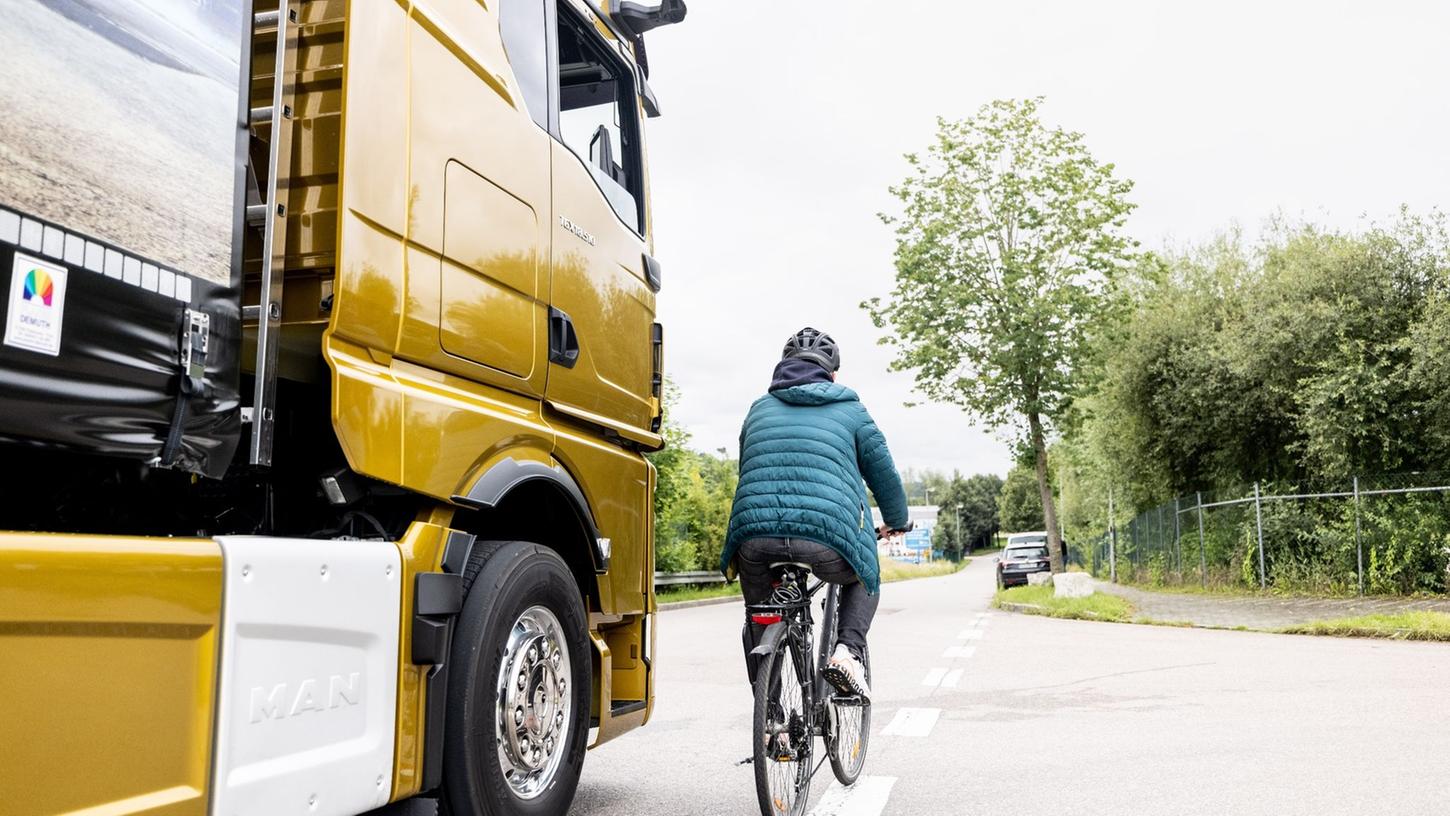 Gefahr erkannt, Gefahr gebannt: Digitale Systeme Optiview von MAN sollen helfen, dass die Zahl der Abbiegeunfälle verringert wird. Gefahr erkannt, Gefahr gebannt: Digitale Systeme Optiview von MAN sollen helfen, dass die Zahl der Abbiegeunfälle verringert wird.
