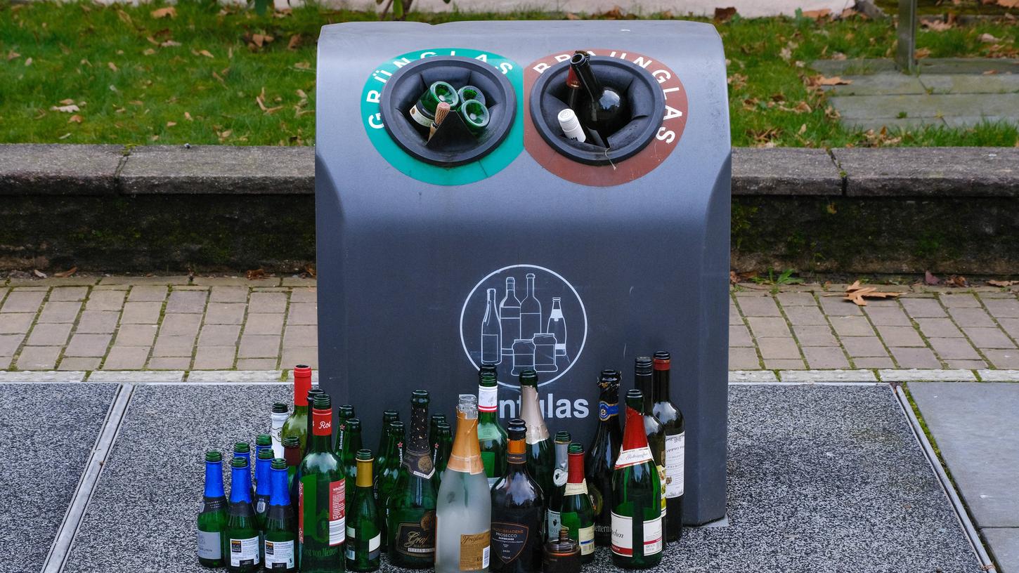 Wo Ist Der Nächste Glascontainer In Meiner Nähe Schraubdeckel entsorgen? Was in den Glascontainer darf - und was nicht