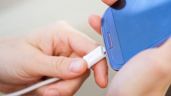 Akku leerlaufen lassen?