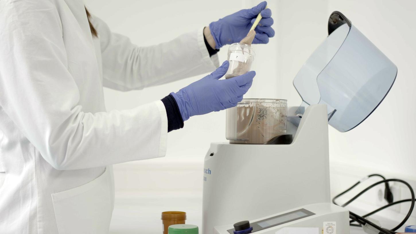 Die Stiftung Warentest hat 22 Produkte für ausgewachsene Tiere unter die Lupe genommen und fast die Hälfte für gut und sehr gut befunden. Die Stiftung Warentest hat 22 Produkte für ausgewachsene Tiere unter die Lupe genommen und fast die Hälfte für gut und sehr gut befunden.