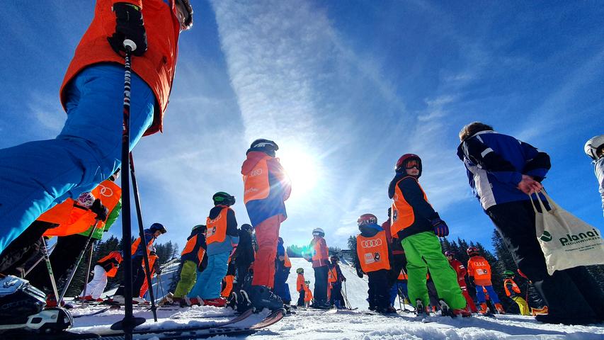 Bestes Wetter, gleich beginnt der Skikurs an der Skischule Tritscher. Die spannende Reisereportage zu dieser Bildergalerie lesen Sie hier auf unserem Premiumportal nn.de