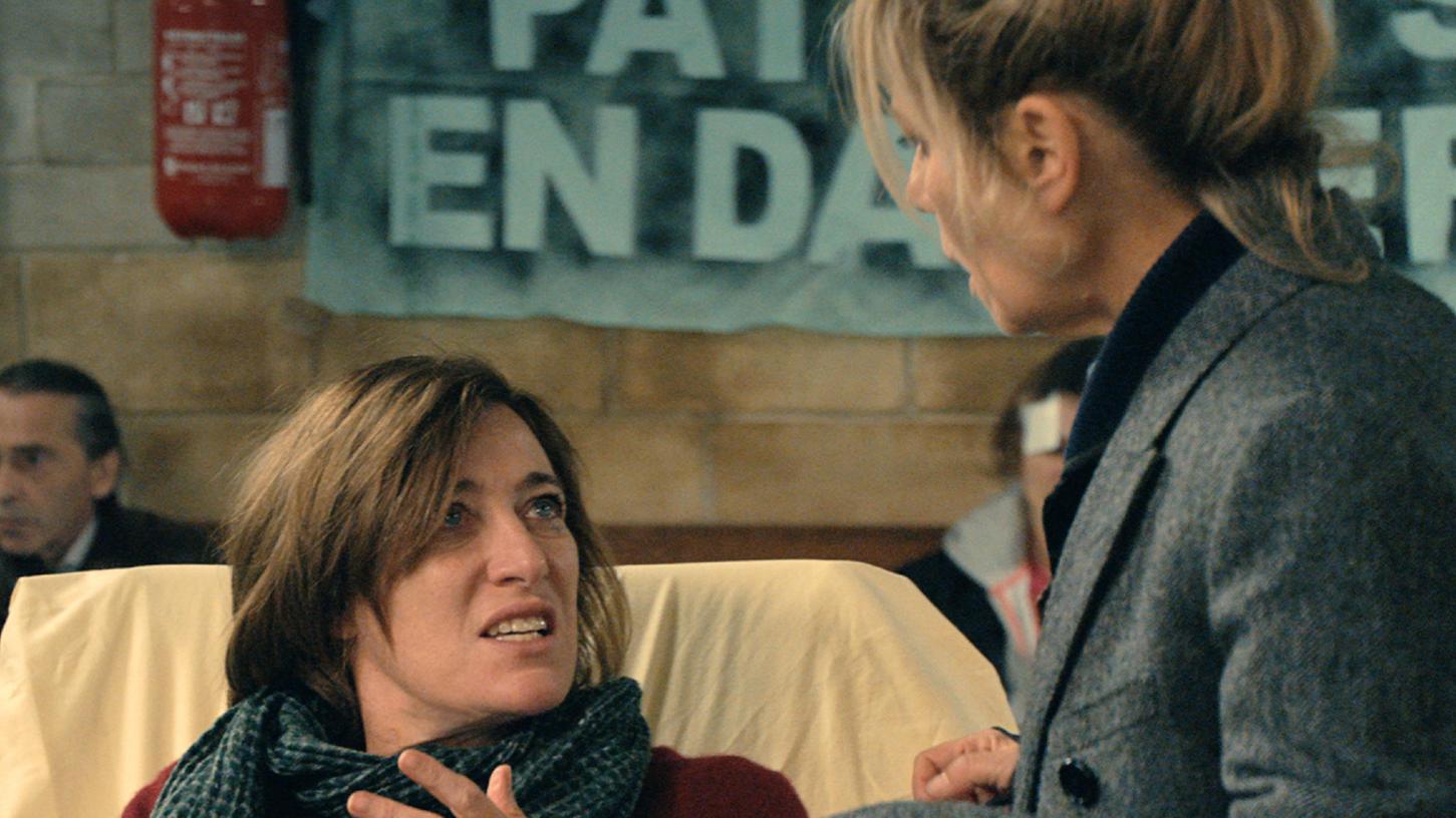Gerät angesichts ihrer emotionalen Schieflage leicht aus der Fassung: Comiczeichnerin Raphaela (Valeria Bruni Tedeschi, li.), hier mit ihrer Partnerin Julie (Marina Foïs). Gerät angesichts ihrer emotionalen Schieflage leicht aus der Fassung: Comiczeichnerin Raphaela (Valeria Bruni Tedeschi, li.), hier mit ihrer Partnerin Julie (Marina Foïs).