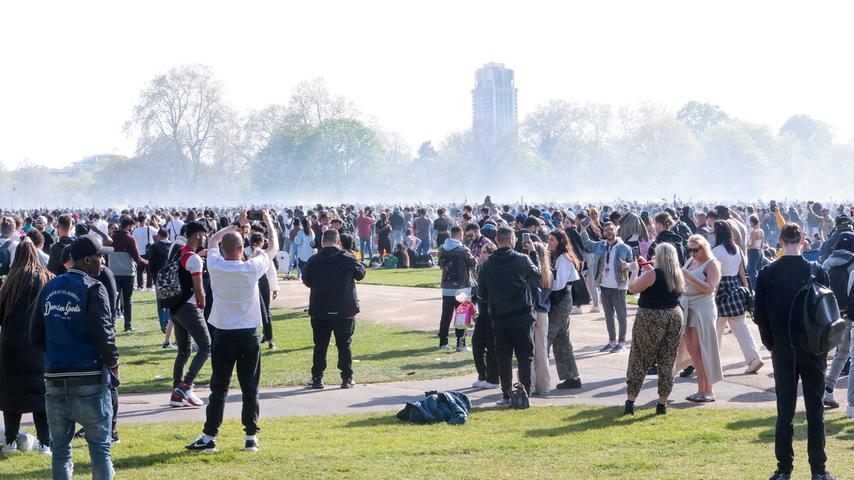 . 20/04/2022. London, United Kingdom. 420 Day Hyde Park. Thousands gather in Hyde Park for 420 to mark a day that has become synonymous with marijuana. PUBLICATIONxINxGERxSUIxAUTxHUNxONLY xMartynxWheatleyx/xi-Imagesx IIM-23337-0002 