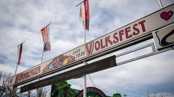 Polizeibericht Nürnberg: Zeugen nach Messerstecherei auf dem Volksfest gesucht