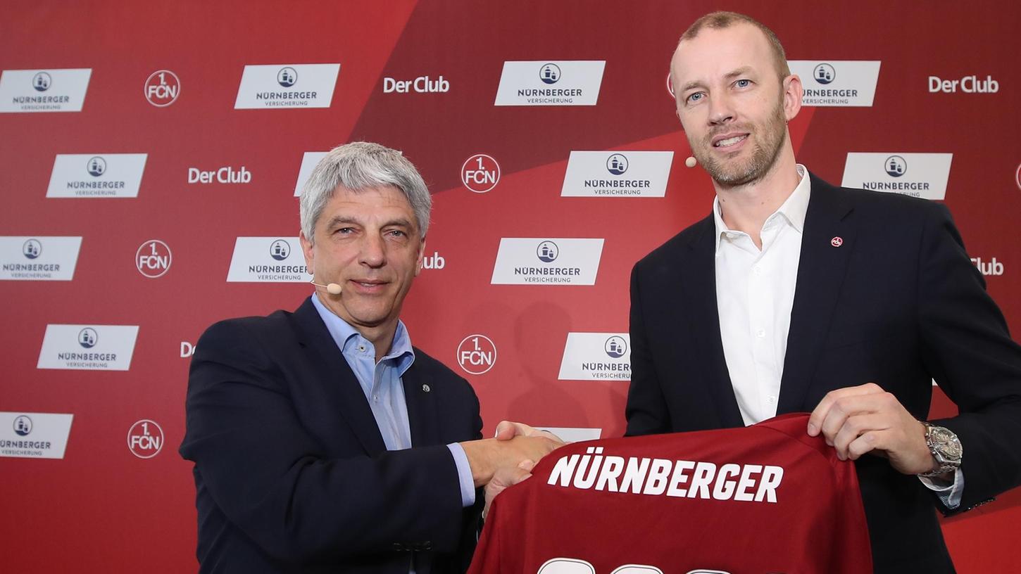 Bleiben Partner: Armin Zitzmann (Vorstandsvorsitzender Nürnberger Versicherung) und der Kaufmännische Vorstand des 1. FC Nürnberg, Niels Rossow (re.).