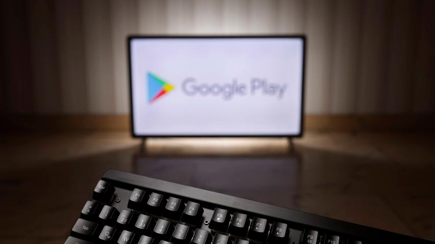 Filme und Serien werden nicht mehr im Google Play verfügbar sein: Ab Mai 2022 ziehen sie in die Google-TV-App um. 