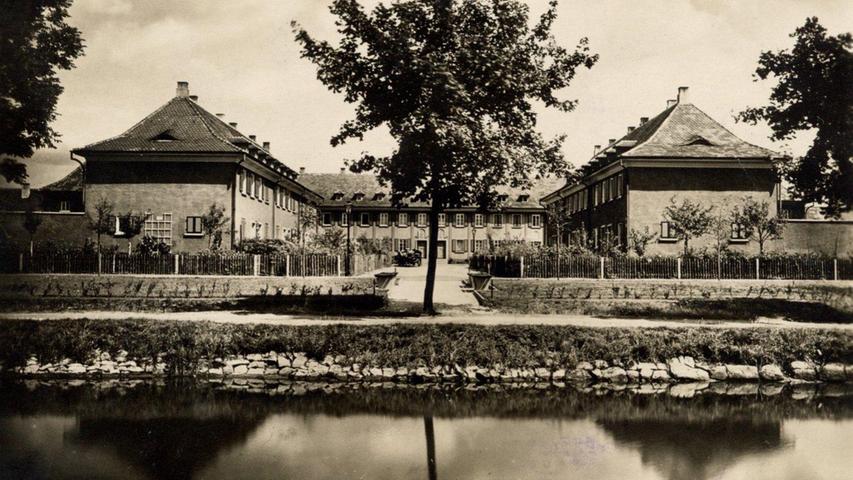 Kanalromantik am Tannenhof in der Gartenstadt, um 1920. Heute verläuft hier an Stelle der Wasserstraße ein Spazierweg.