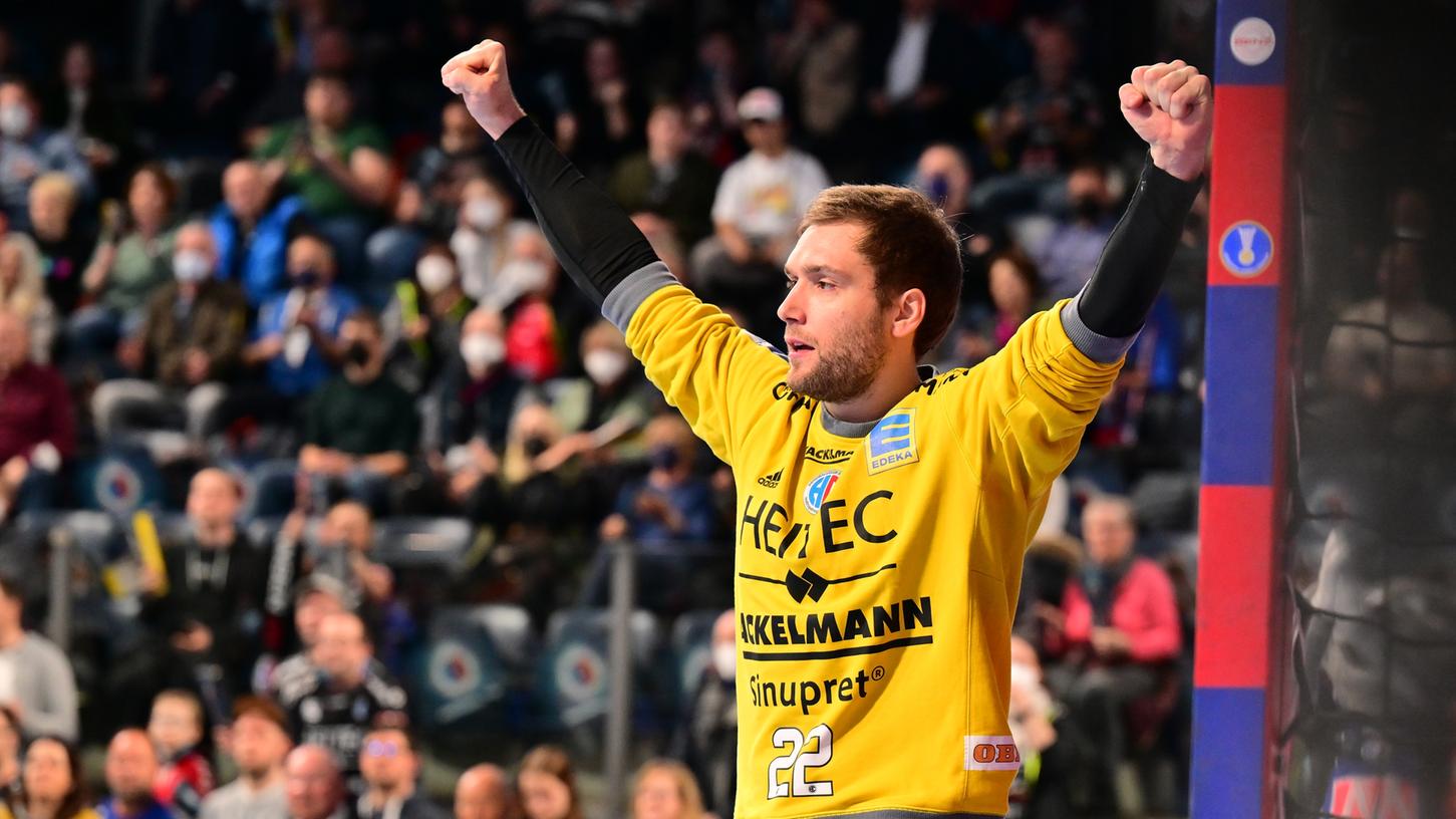 Hoch die Hände, Wochenende! Klemen Ferlin könnte im HCE-Tor zum entscheidenden Pokal-Faktor werden.
Hoch die Hände, Wochenende! Klemen Ferlin könnte im HCE-Tor zum entscheidenden Pokal-Faktor werden.