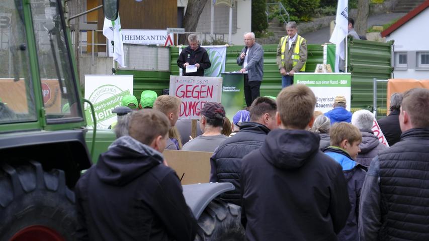„Stimmen sie am 15. Mai gegen den Bau der Südumfahrung“, riefen die Funktionäre des BBV vom Podium im Weihersbach zu den Demonstranten, vornehmlich Landwirte aus Erlangen-Höchstadt und dem Landkreis Fürth.