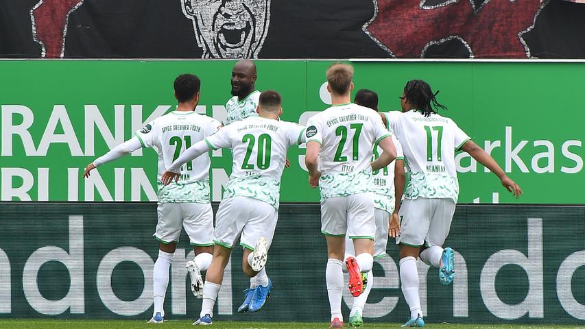 Pyro, haarsträubende Fehler - und der Abstieg: Die Kleeblatt-Pleite gegen Leverkusen in Bildern