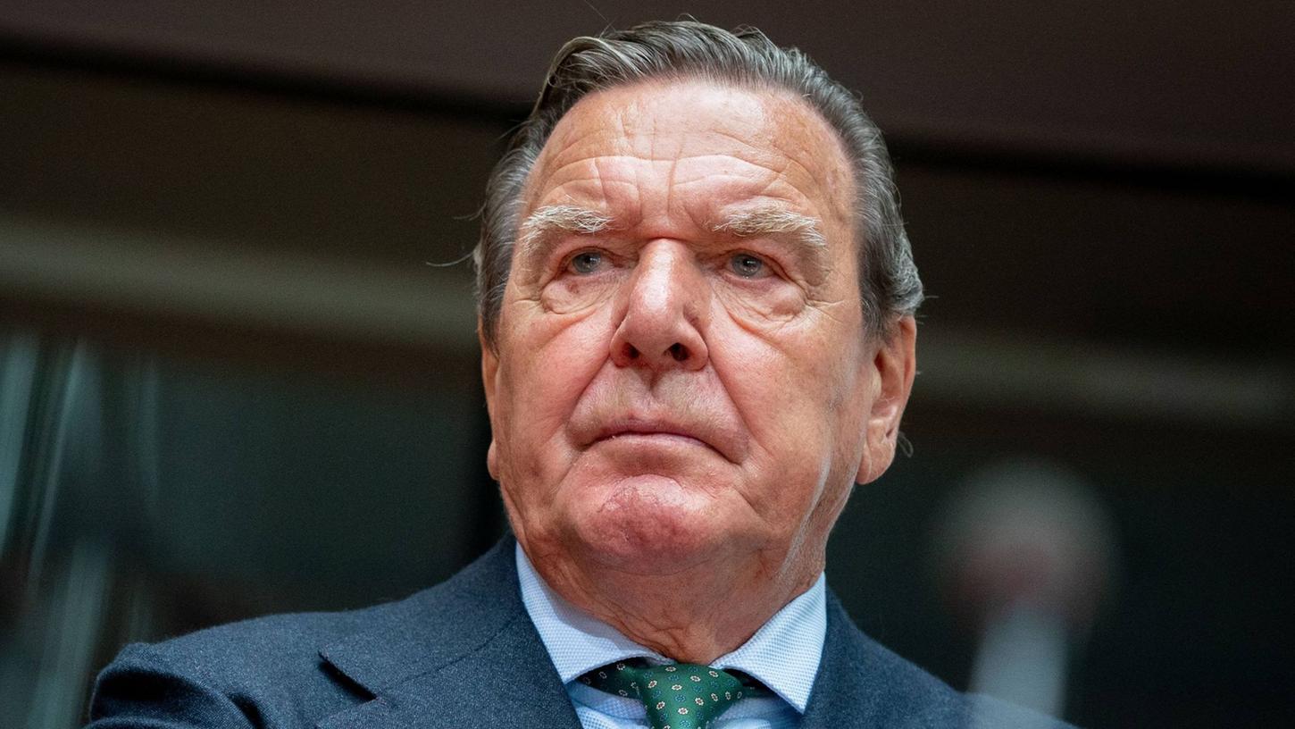 Gerhard Schröder hat sich in der "New York Times" zum Krieg in der Ukraine geäußert. Gerhard Schröder hat sich in der "New York Times" zum Krieg in der Ukraine geäußert.