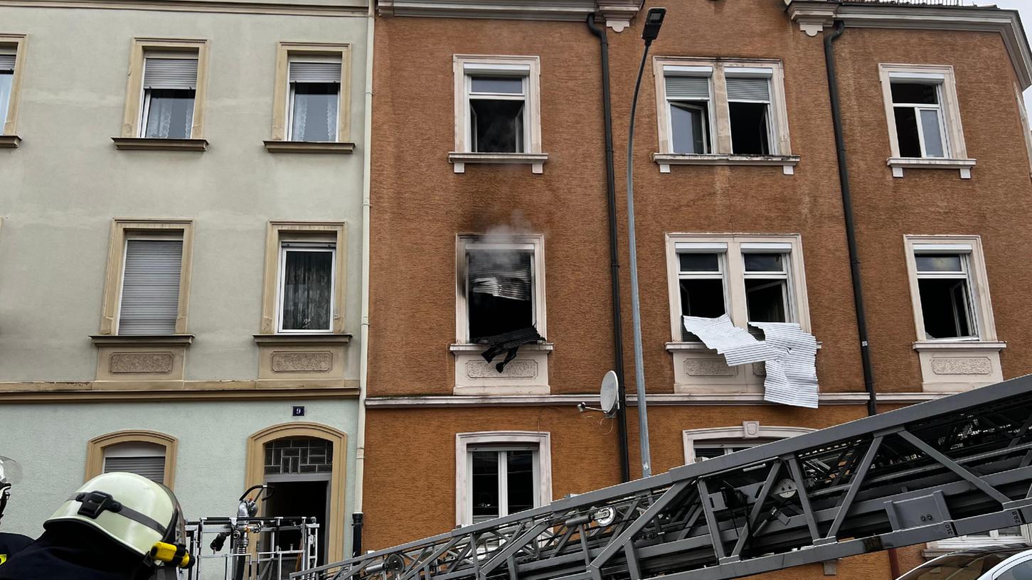 In diesem Gebäude brach das Feuer aus. Die Ermittlungen der Polizei zur Brandursache laufen. 