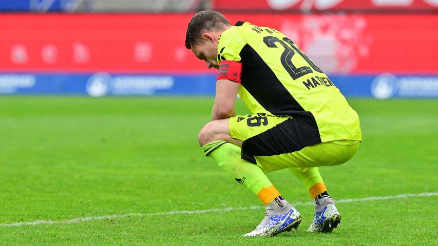 Club-Keeper Christian Mathenia erlebte beim 2:4 gegen Sandhausen einen gebrauchten Tag. Club-Keeper Christian Mathenia erlebte beim 2:4 gegen Sandhausen einen gebrauchten Tag.