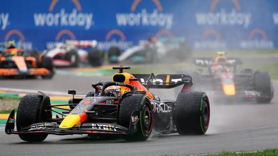 Hamilton überrundet, Leclerc abgehängt: Verstappen gewinnt im Ferrari-Land