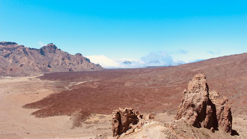Ein weiteres Wanderparadies erstreckt sich am Fuße des Vulkans El Teide: 38 Routen laden hier zum Erkunden des Nationalparks ein. 
