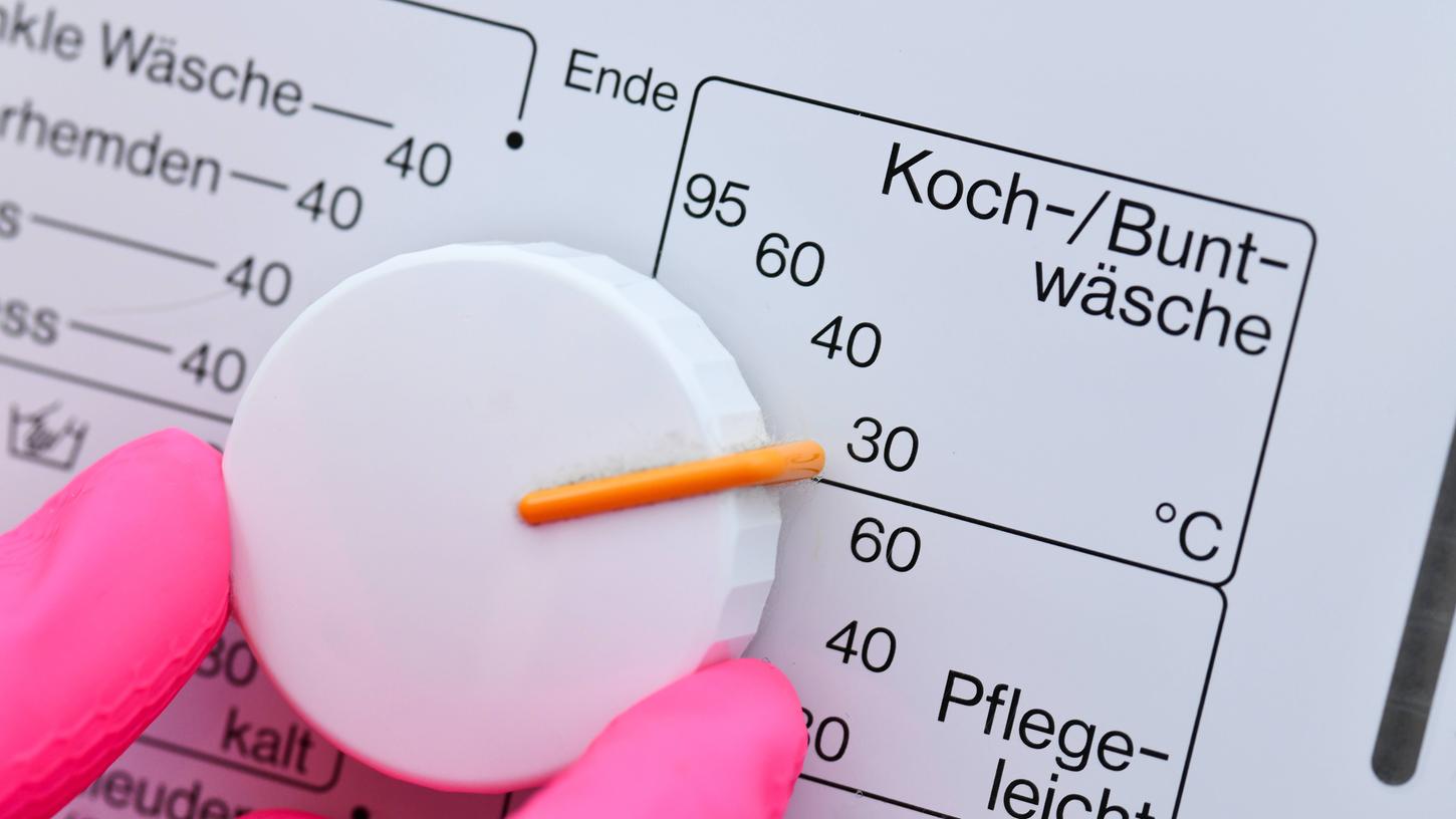 Eine Verringerung der Waschtemperatur kann Kosten sparen.