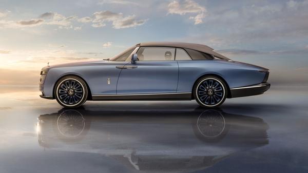 Der Rolls-Royce Boat Tail ist der teuerste Neuwagen der Welt. Das Auto der britischen Luxusmarke ist auf drei Exemplare limitiert und soll rund 23 Millionen Euro gekostet haben. Anstatt Twitter hätte sich Elon Musk auch 1789 Rolls-Royce Boat Tail kaufen können. Oder eben nicht, sind ja schließlich limitiert.