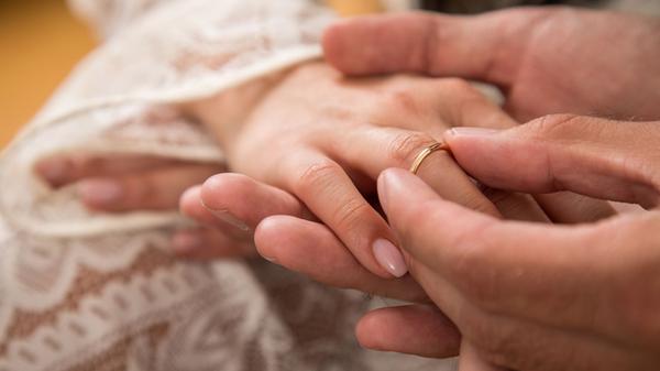 Videokonferenz Online heiraten Hochzeit Urteil