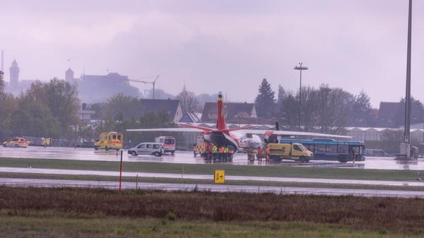 Flugzeug mit sechs Verletzten aus der Ukraine landet in Nürnberg