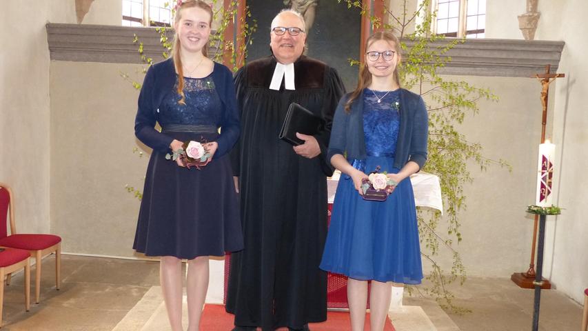 Zwei junge Damen feierten im Treuchtlinger Ortsteil Windischhausen, konfirmiert wurden sie von Pfarrer Rüdiger Schild.
