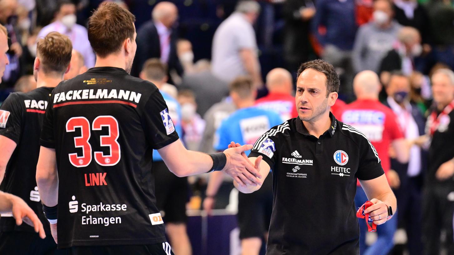 Was nun? Für Raul Alonso und sein Team geht es in der Bundesliga weiter.
Was nun? Für Raul Alonso und sein Team geht es in der Bundesliga weiter.