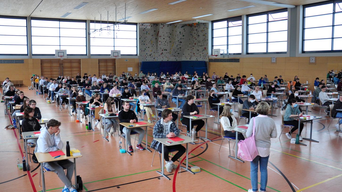 340 Schüler in Lauf, Röthenbach und Eckental brüten über ihren Abi-Prüfungen