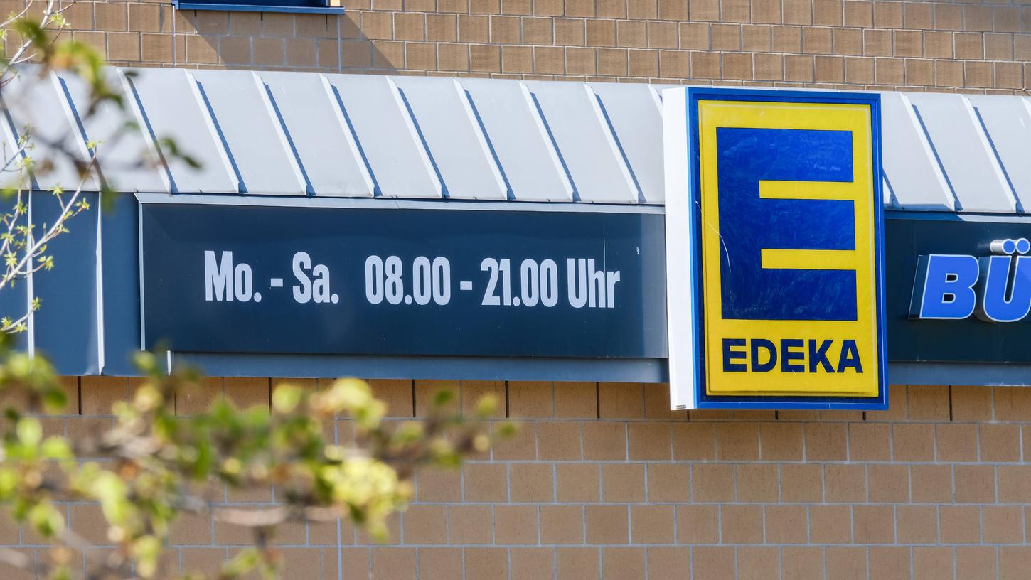 Eine Edeka-Filiale in Mönchengladbach hat wieder eine Maskenpflicht eingeführt.