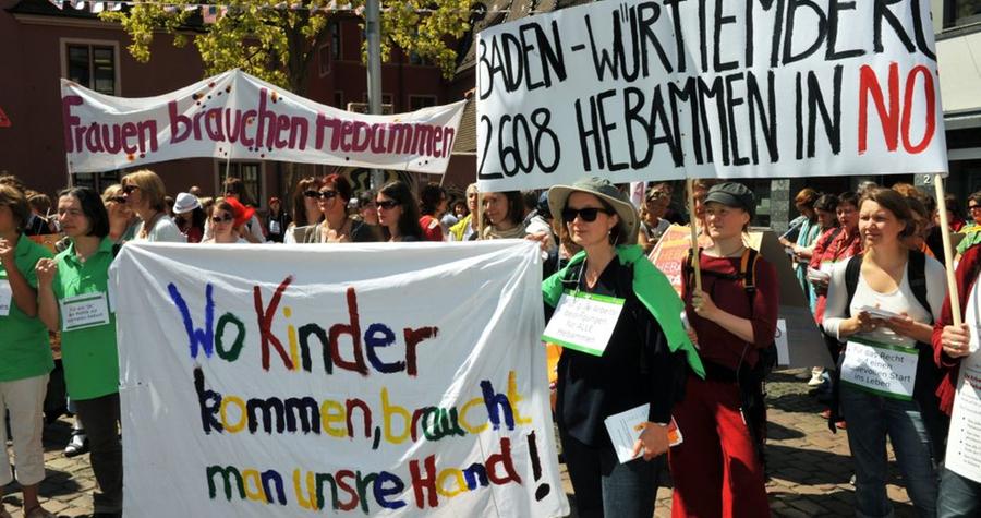...auch in anderen Bundesländern. Die Frauen demonstrierten in vielen Städten, zum Beispiel in Freiburg.