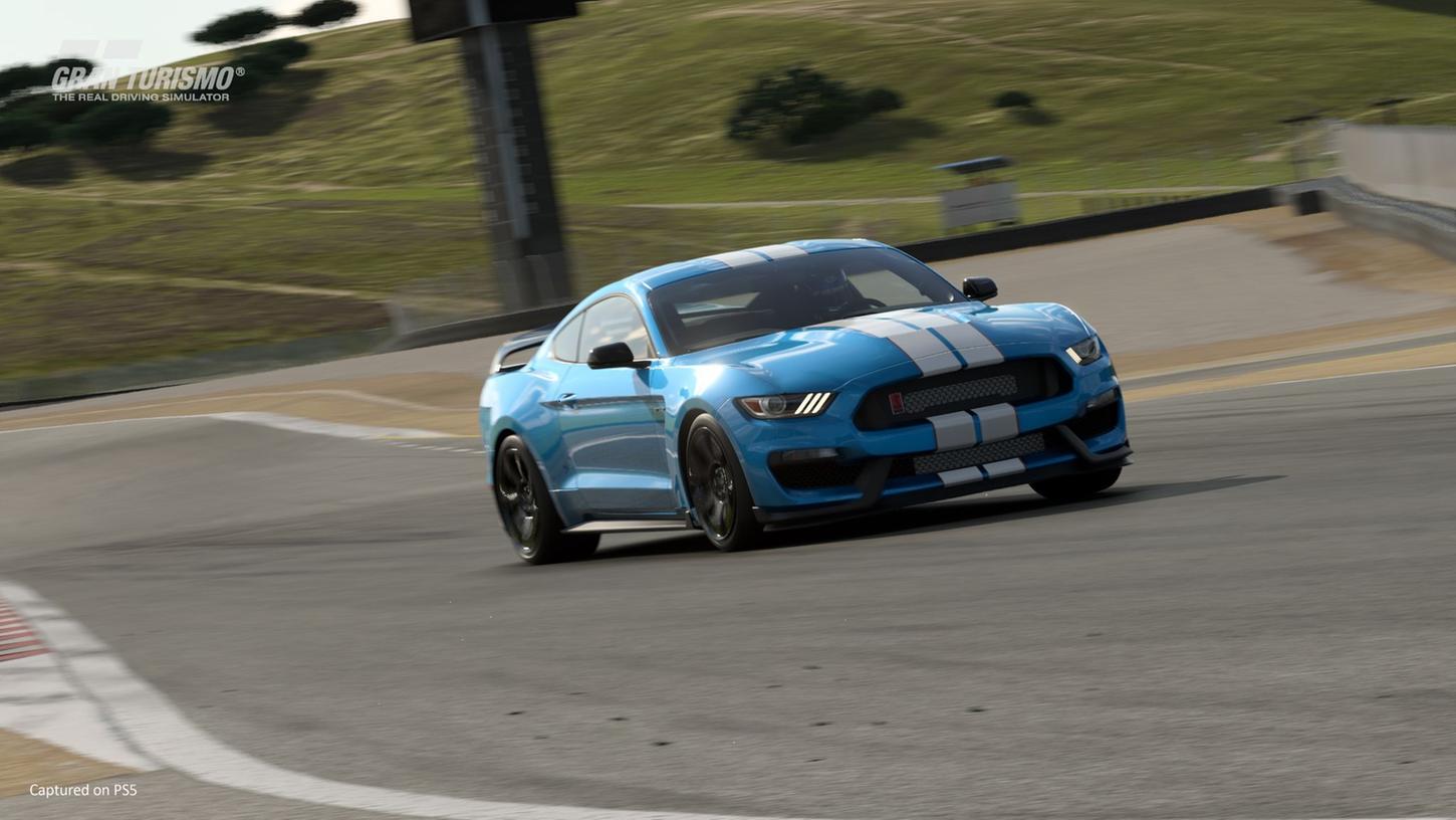 Wrrrrrrrrrrrm! Da saust der Shelby GTR350R um die digitale Kurve in Sonys "Gran Turismo 7". Wrrrrrrrrrrrm! Da saust der Shelby GTR350R um die digitale Kurve in Sonys "Gran Turismo 7".