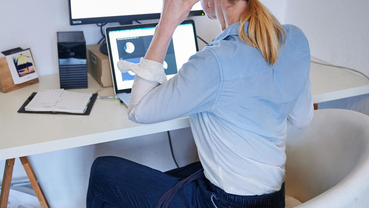 Echtes Arbeitszimmer oder Wohnzimmer mit Schreibtisch? Für die Steuererklärung ist diese Unterscheidung wichtig. Echtes Arbeitszimmer oder Wohnzimmer mit Schreibtisch? Für die Steuererklärung ist diese Unterscheidung wichtig.