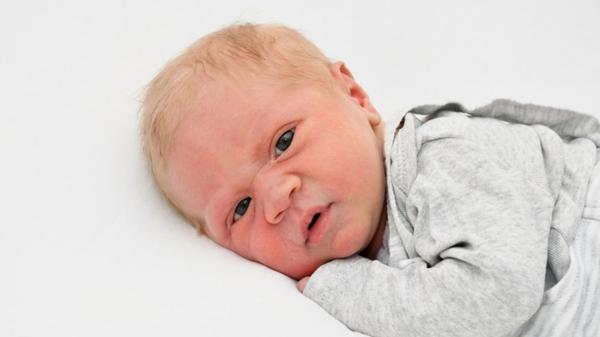 Im Nürnberger Südklinikum kam Ende April dieser kleine Blondschopf auf die Welt. Noél maß bei seiner Geburt am 27. April stolze 52 Zentimeter und brachte 3690 Gramm auf die Waage. Willkommen!