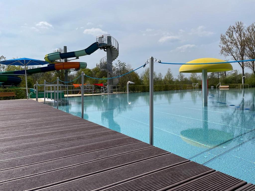 Noch hält sich der Wasserpilz zurück.
Noch hält sich der Wasserpilz zurück.