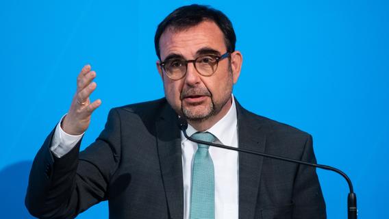 Einschneidende Corona-Maßnahme in Bayern endet - Minister warnt aber schon jetzt vor Problemen
