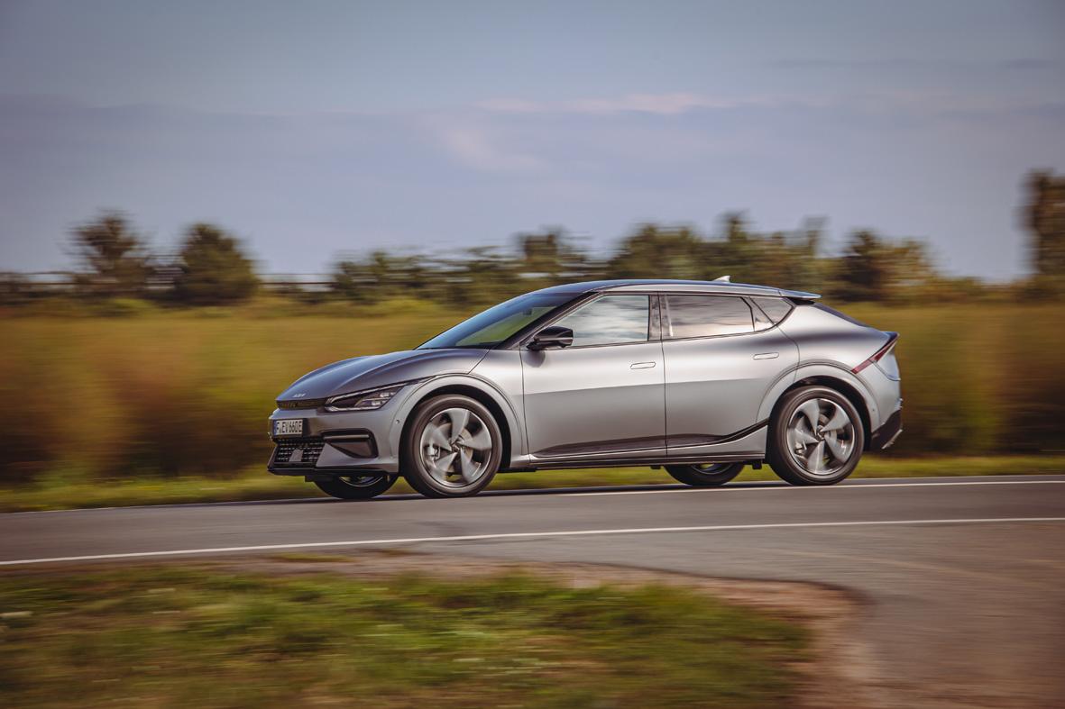 Das Thema Crossover interpretiert der 4,70 Meter lange Koreanersehr extrovertiert und mit einer Prise Coupéhaftigkeit.