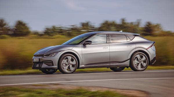 Das Thema Crossover interpretiert der 4,70 Meter lange Koreanersehr extrovertiert und mit einer Prise Coupéhaftigkeit.