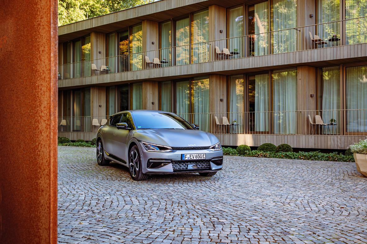 Für den EV6 AWD GT-line ruft Kia mindestens 58.890 Euro auf. Der Verzicht auf Allradantrieb spart 3900 Euro, der auf das GT-line-Paket weitere 6000 Euro.